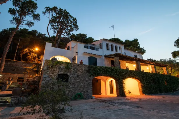 ES PORTIÓ - espectacular villa, situada en un rincón paradisíaco de la Costa Brava, con acceso directo al mar.