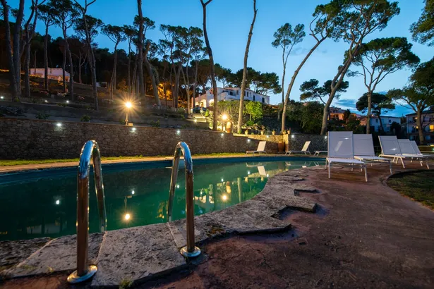 ES PORTIÓ - espectacular villa, situada en un rincón paradisíaco de la Costa Brava, con acceso directo al mar.