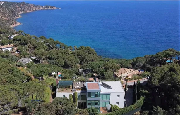 SKYFALL - Espectacular villa contemporánea, ubicada en Punta Brava de Sant Feliu de Guíxols.