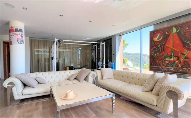 SKYFALL - Espectacular villa contemporánea, ubicada en Punta Brava de Sant Feliu de Guíxols.