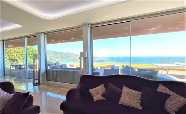 SKYFALL - Espectacular villa contemporánea, ubicada en Punta Brava de Sant Feliu de Guíxols.