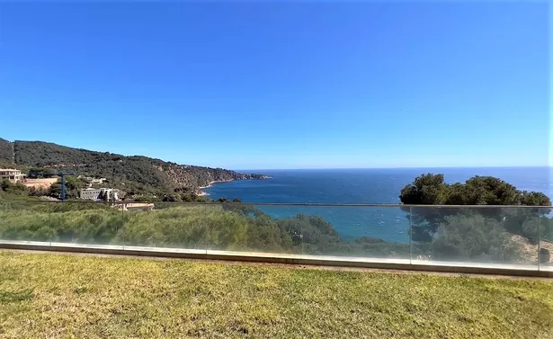 SKYFALL - Espectacular villa contemporánea, ubicada en Punta Brava de Sant Feliu de Guíxols.