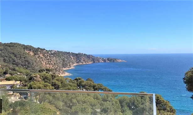 SKYFALL - Espectacular villa contemporánea, ubicada en Punta Brava de Sant Feliu de Guíxols.