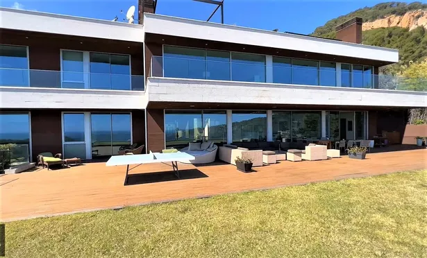 SKYFALL - Espectacular villa contemporánea, ubicada en Punta Brava de Sant Feliu de Guíxols.