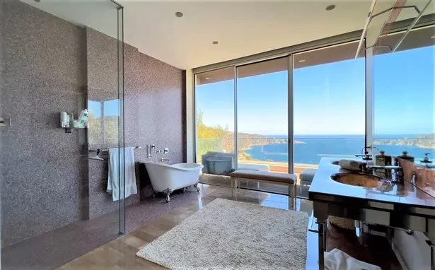 SKYFALL - Espectacular villa contemporánea, ubicada en Punta Brava de Sant Feliu de Guíxols.