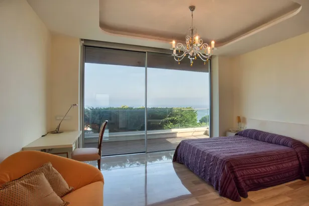 SKYFALL - Espectacular villa contemporánea, ubicada en Punta Brava de Sant Feliu de Guíxols.