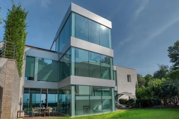 SKYFALL - Espectacular villa contemporánea, ubicada en Punta Brava de Sant Feliu de Guíxols.