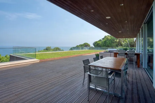 SKYFALL - Espectacular villa contemporánea, ubicada en Punta Brava de Sant Feliu de Guíxols.