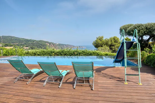 SKYFALL - Espectacular villa contemporánea, ubicada en Punta Brava de Sant Feliu de Guíxols.