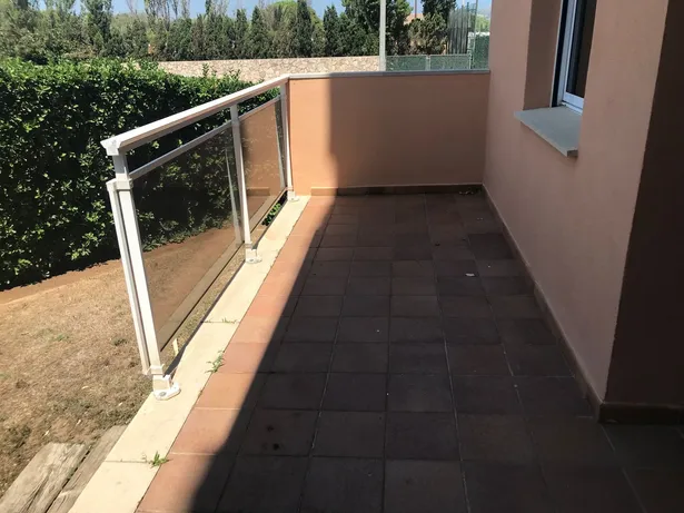 Port Pals · Primera linea de mar planta baixa amb jardí