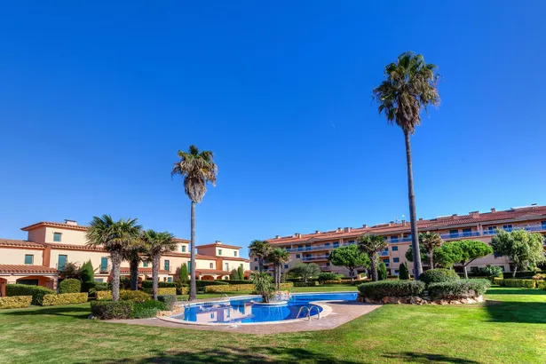 Port Pals · Primera linea de mar planta baixa amb jardí