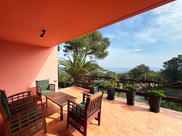 Casa amb jardí i vistes al Mar
