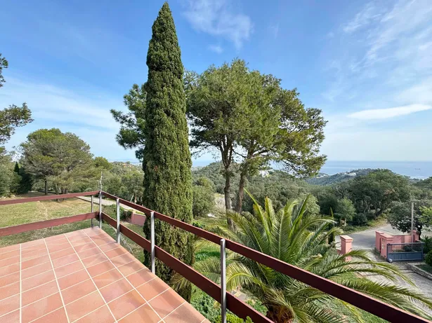 Casa amb jardí i vistes al Mar