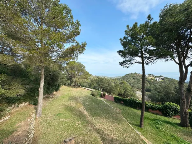 Casa amb jardí i vistes al Mar