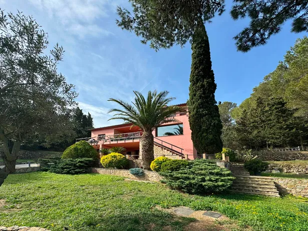 Casa amb jardí i vistes al Mar