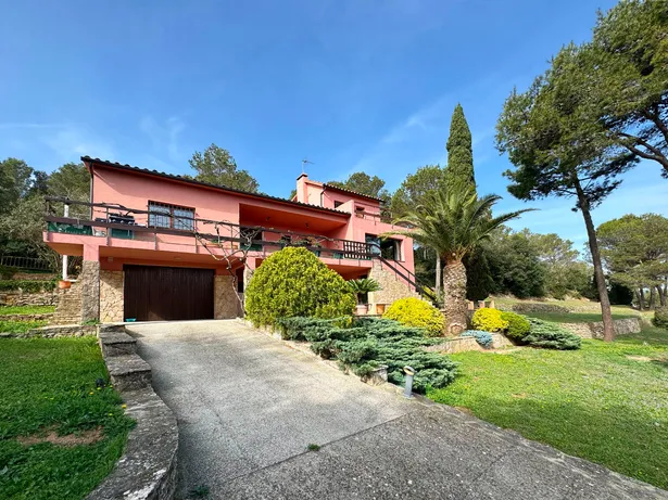 Casa amb jardí i vistes al Mar