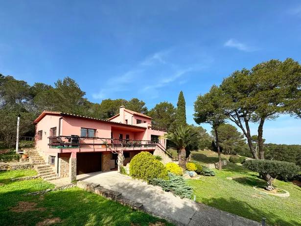 Casa amb jardí i vistes al Mar
