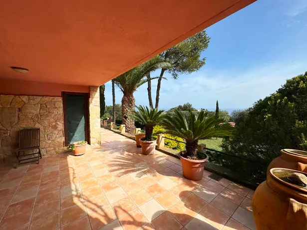 Casa amb jardí i vistes al Mar