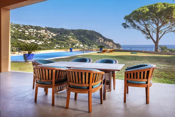 Vila de luxe amb vistes panoràmiques al mar a Aiguablava, Begur
