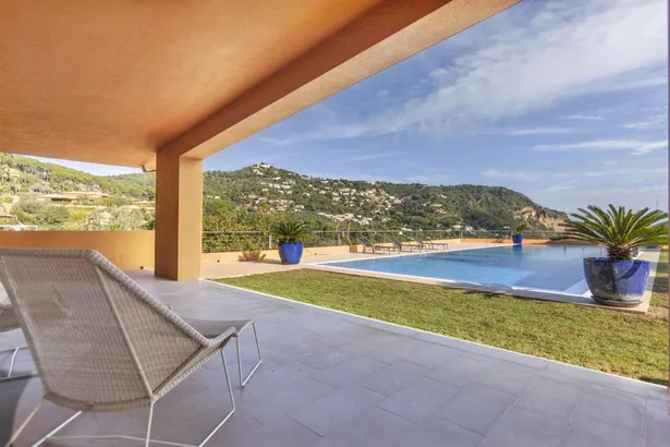 Vila de luxe amb vistes panoràmiques al mar a Aiguablava, Begur