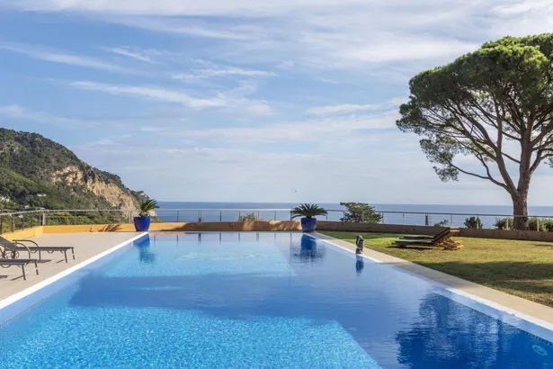 Vila de luxe amb vistes panoràmiques al mar a Aiguablava, Begur