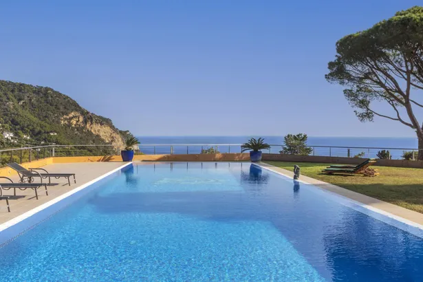 Vila de luxe amb vistes panoràmiques al mar a Aiguablava, Begur