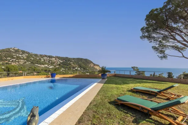 Vila de luxe amb vistes panoràmiques al mar a Aiguablava, Begur
