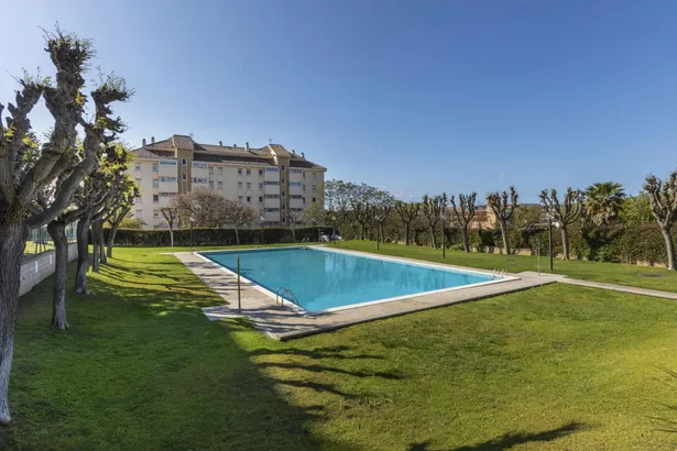 Ático en venta en Sant Andreu de Llavaneres, con 250 m2, 6 habitaciones y 3 baños, Piscina, 2 plazas de Garaje, Ascensor, Aire acondicionado y Calefacción Gas.