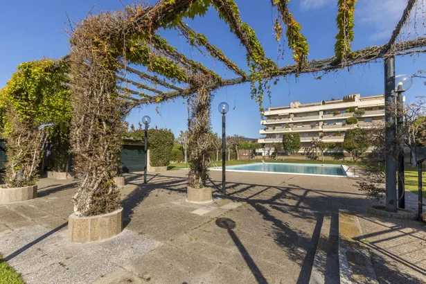 Ático en venta en Sant Andreu de Llavaneres, con 250 m2, 6 habitaciones y 3 baños, Piscina, 2 plazas de Garaje, Ascensor, Aire acondicionado y Calefacción Gas.