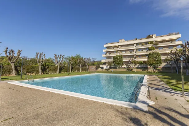 Ático en venta en Sant Andreu de Llavaneres, con 250 m2, 6 habitaciones y 3 baños, Piscina, 2 plazas de Garaje, Ascensor, Aire acondicionado y Calefacción Gas.
