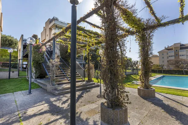 Ático en venta en Sant Andreu de Llavaneres, con 250 m2, 6 habitaciones y 3 baños, Piscina, 2 plazas de Garaje, Ascensor, Aire acondicionado y Calefacción Gas.