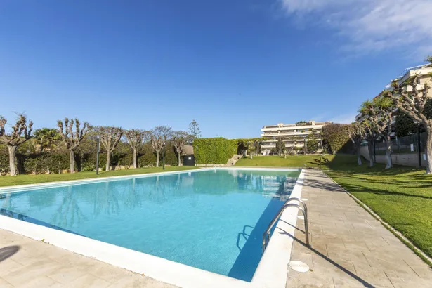 Ático en venta en Sant Andreu de Llavaneres, con 250 m2, 6 habitaciones y 3 baños, Piscina, 2 plazas de Garaje, Ascensor, Aire acondicionado y Calefacción Gas.