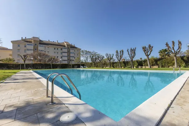 Ático en venta en Sant Andreu de Llavaneres, con 250 m2, 6 habitaciones y 3 baños, Piscina, 2 plazas de Garaje, Ascensor, Aire acondicionado y Calefacción Gas.