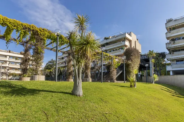 Ático en venta en Sant Andreu de Llavaneres, con 250 m2, 6 habitaciones y 3 baños, Piscina, 2 plazas de Garaje, Ascensor, Aire acondicionado y Calefacción Gas.