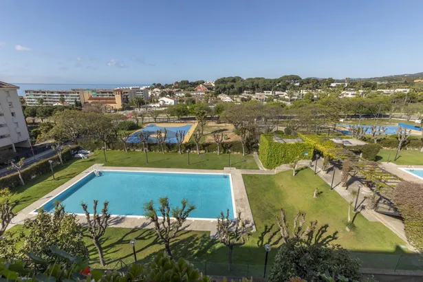 Ático en venta en Sant Andreu de Llavaneres, con 250 m2, 6 habitaciones y 3 baños, Piscina, 2 plazas de Garaje, Ascensor, Aire acondicionado y Calefacción Gas.