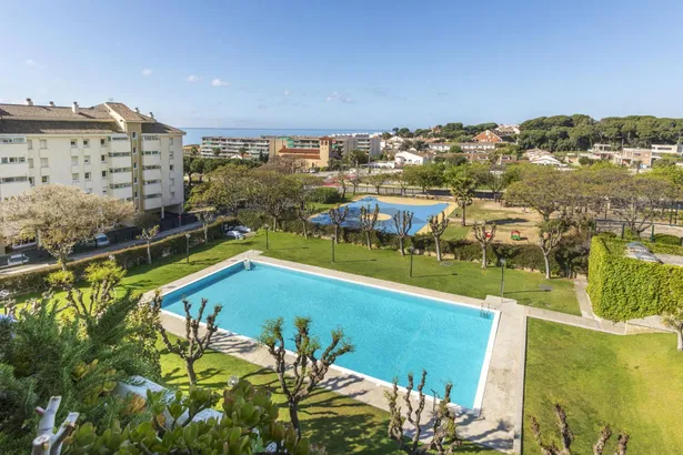 Ático en venta en Sant Andreu de Llavaneres, con 250 m2, 6 habitaciones y 3 baños, Piscina, 2 plazas de Garaje, Ascensor, Aire acondicionado y Calefacción Gas.
