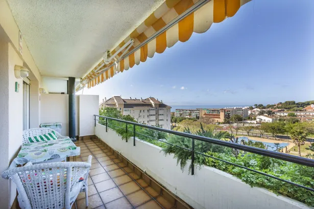 Ático en venta en Sant Andreu de Llavaneres, con 250 m2, 6 habitaciones y 3 baños, Piscina, 2 plazas de Garaje, Ascensor, Aire acondicionado y Calefacción Gas.