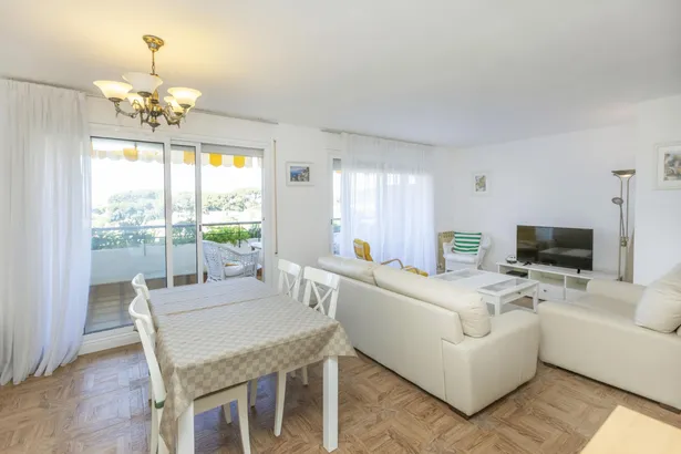 Ático en venta en Sant Andreu de Llavaneres, con 250 m2, 6 habitaciones y 3 baños, Piscina, 2 plazas de Garaje, Ascensor, Aire acondicionado y Calefacción Gas.