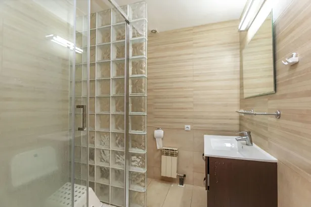 Ático en venta en Sant Andreu de Llavaneres, con 250 m2, 6 habitaciones y 3 baños, Piscina, 2 plazas de Garaje, Ascensor, Aire acondicionado y Calefacción Gas.