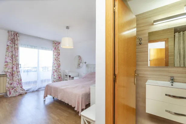 Ático en venta en Sant Andreu de Llavaneres, con 250 m2, 6 habitaciones y 3 baños, Piscina, 2 plazas de Garaje, Ascensor, Aire acondicionado y Calefacción Gas.