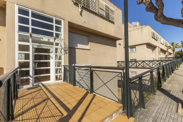 Ático en venta en Sant Andreu de Llavaneres, con 250 m2, 6 habitaciones y 3 baños, Piscina, 2 plazas de Garaje, Ascensor, Aire acondicionado y Calefacción Gas.