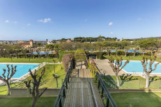 Ático en venta en Sant Andreu de Llavaneres, con 250 m2, 6 habitaciones y 3 baños, Piscina, 2 plazas de Garaje, Ascensor, Aire acondicionado y Calefacción Gas.