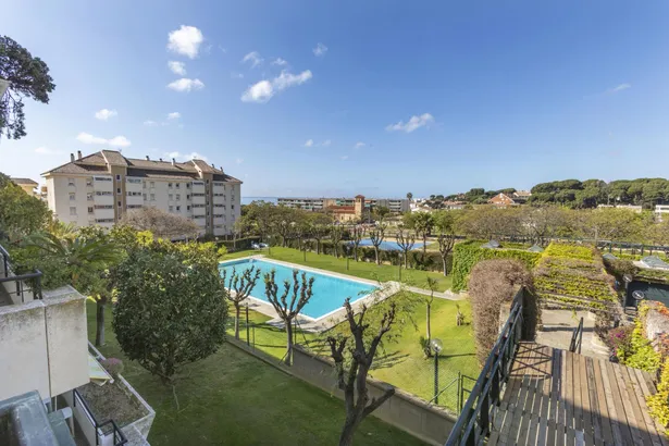 Ático en venta en Sant Andreu de Llavaneres, con 250 m2, 6 habitaciones y 3 baños, Piscina, 2 plazas de Garaje, Ascensor, Aire acondicionado y Calefacción Gas.