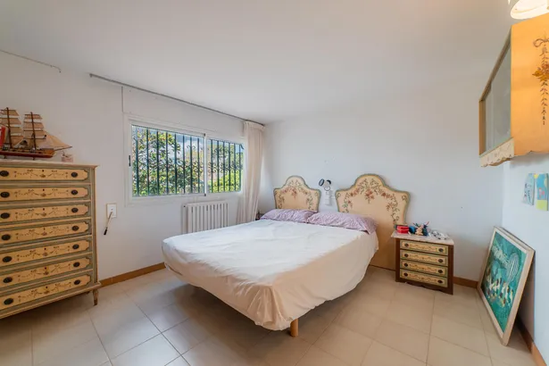 Exclusiu xalet a primera línia de mar amb unes vistes espectaculars i un gran jardí privat