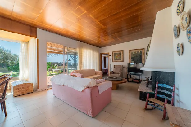 Exclusiu xalet a primera línia de mar amb unes vistes espectaculars i un gran jardí privat