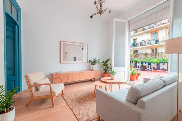 Piso con encanto histórico y terraza soleada en el corazón de Barcelona