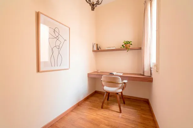 Piso con encanto histórico y terraza soleada en el corazón de Barcelona