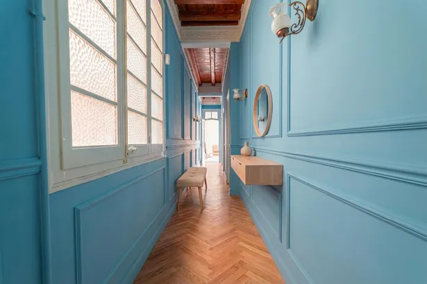 Piso con encanto histórico y terraza soleada en el corazón de Barcelona