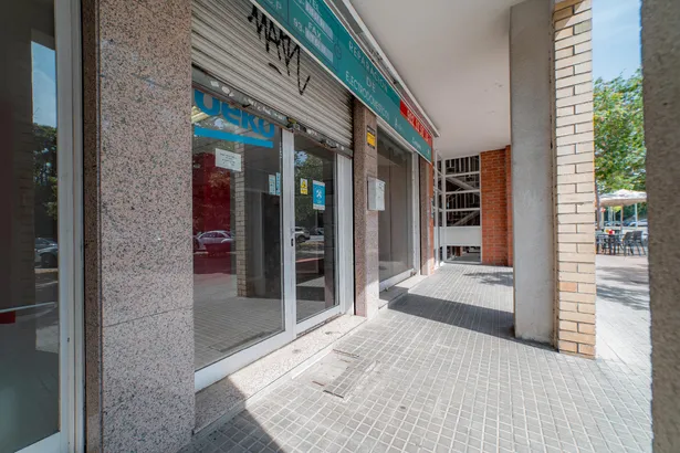 Local comercial a pie de calle en Granollers – Excelente ubicación y visibilidad