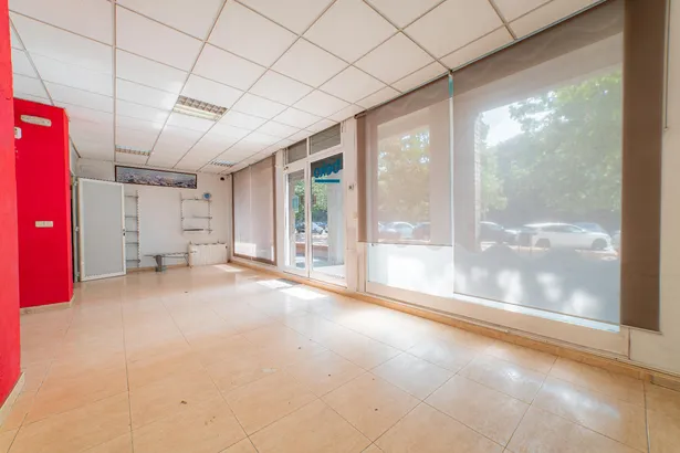 Local comercial a pie de calle en Granollers – Excelente ubicación y visibilidad